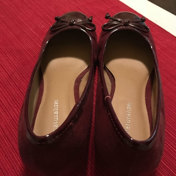naturalizer burgundy shoes